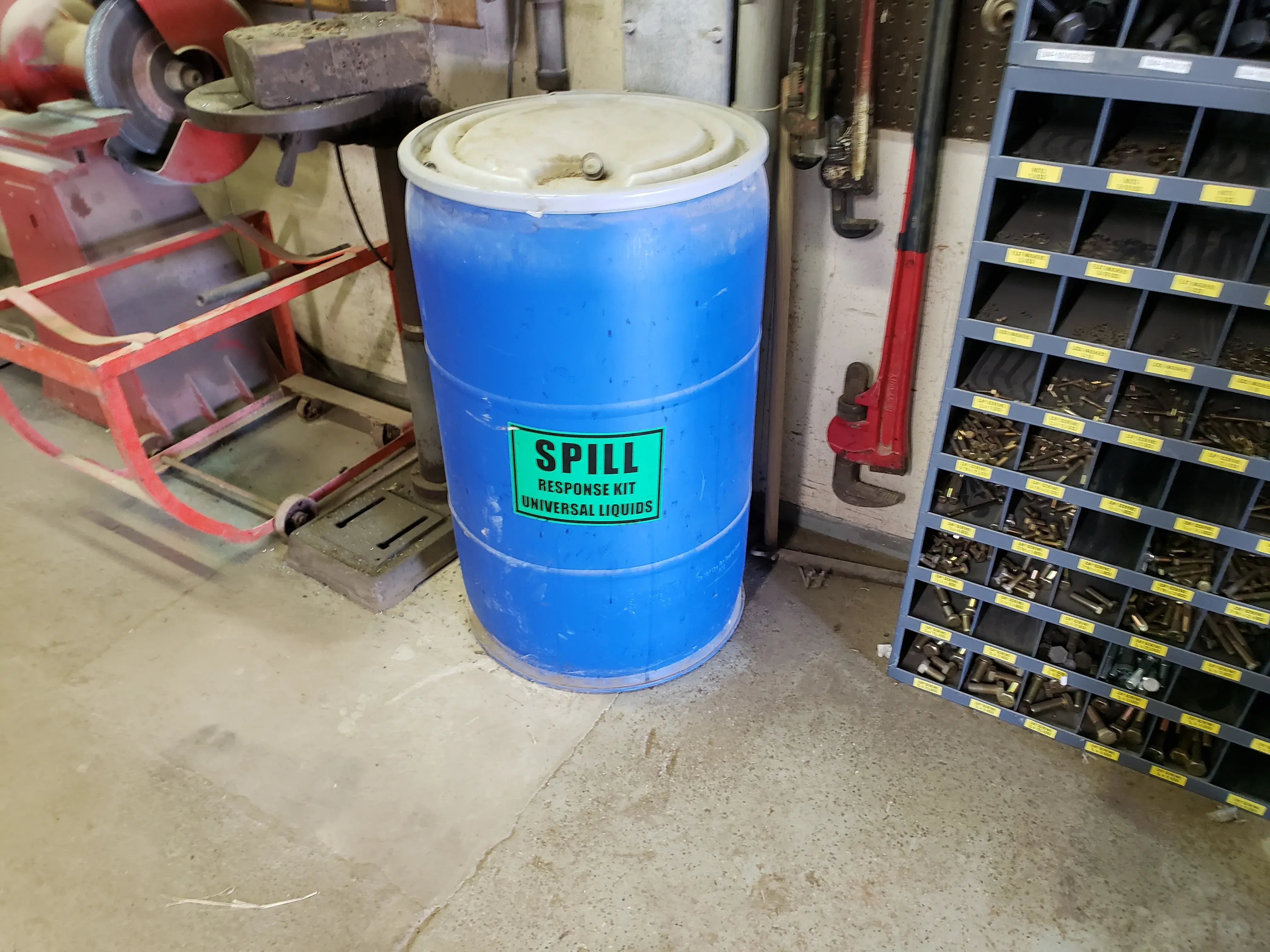 spill response kit for universal liquids